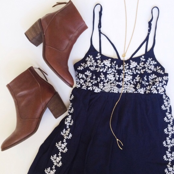 NWT April Spirit Embroidered Bohemian Dress - Picture 5 of 5